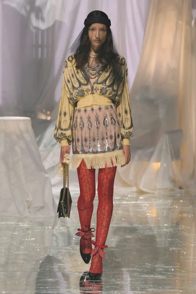 Look 11